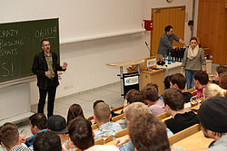 Zuschauer und Stuart Pigott