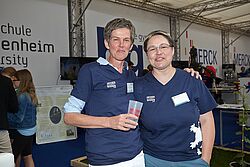 Zwei Frauen aus dem Team der Hochschule
