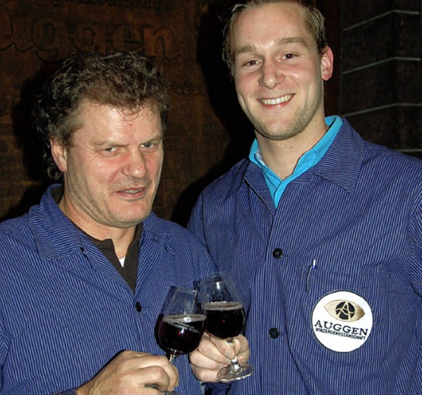 Kellermeister Andreas Philipp und Ulli Waldkirch (rechts)