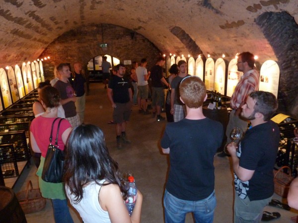Studenten im Gewoelbekeller