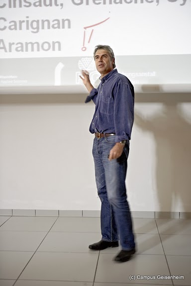 Prof. während der Vorlesung 